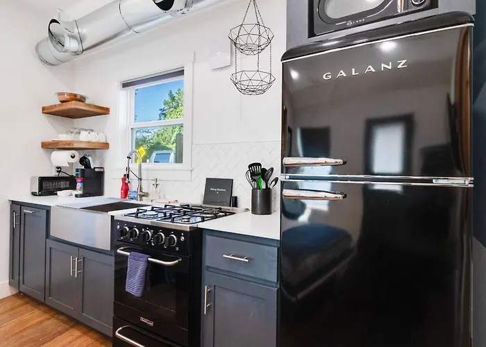 Cozy Modern Studio-free Parking & Washer Dryer * Lafayette