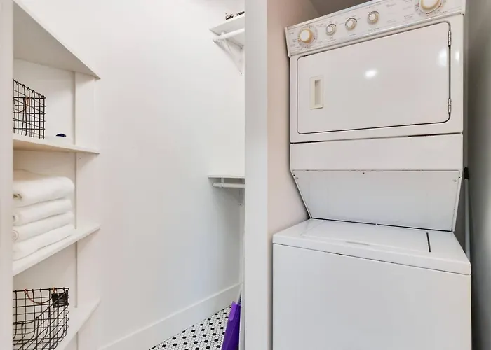 Cozy Modern Studio-free Parking & Washer Dryer Hébergement de vacances *